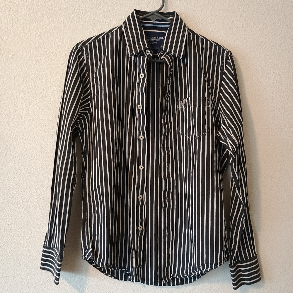 American Eagle 100% Cotton Black White Striped Vintage Fit Button Up Mens XS